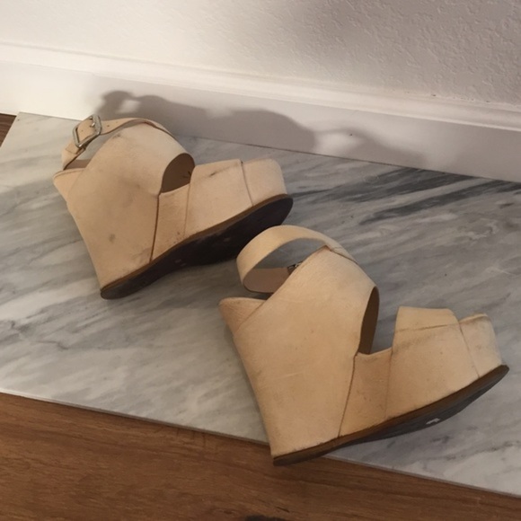 VERA Wang Rosalyn Two Band Wedge Sandals - Picture 4 of 5